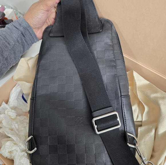 Louis vuitton sling bag - Picture 5 of 9